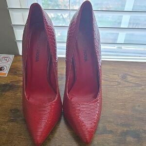 Fashion Nova Scarlet Textured Heels